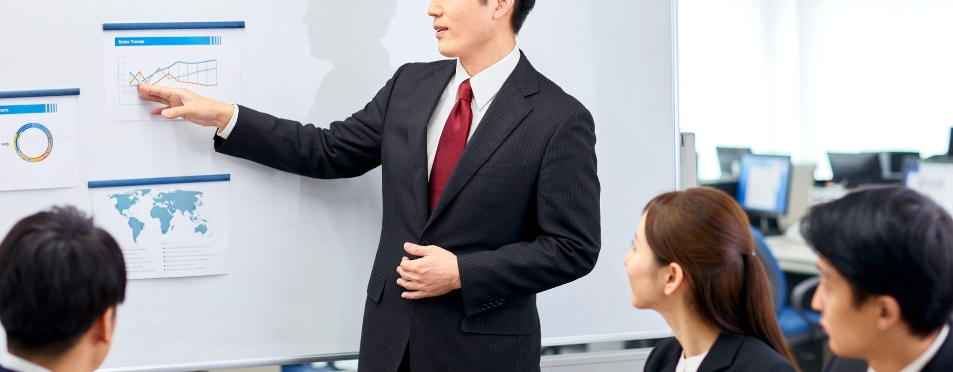 Η Σημασία της Προσεγμένης Εμφάνισης για τον Επιχειρηματία: Πώς Επηρεάζει Θετικά την Επιχείρηση